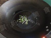 家常菜芹菜炒香菇做法图解4)
