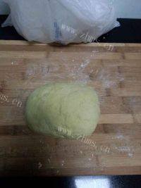 味道不错的薯香红豆饼做法图解4)