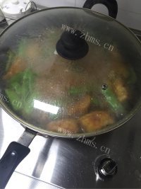 美味的猪肉炖茄子豆角土豆做法图解7)