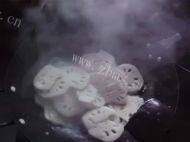 鲜嫩的素炒藕片做法图解3)