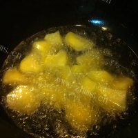 简单的拔丝土豆做法图解2)