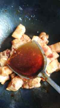 特色美食红烧肉炖土豆做法图解8)