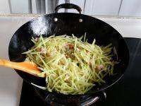 家常菜莴苣炒肉丝做法图解7)