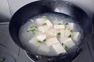 「DIY美食」海带豆腐汤做法图解5)