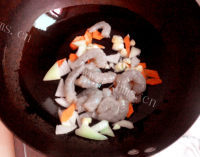 美味的白菜虾仁烩豆腐的做法图解三