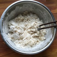 自制椒盐葱花饼做法图解1)