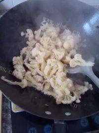 肉炒菜花做法图解6)