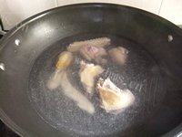 美味的冬瓜薏米老鸭汤做法图解4)