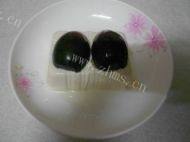 易做的皮蛋豆腐做法图解5)