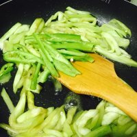 喷香的炒茄子做法图解6)