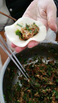 美味晚餐韭菜猪肉馅饺子做法图解4)