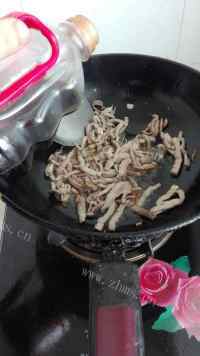 家常菜肉炒豆芽做法图解4)