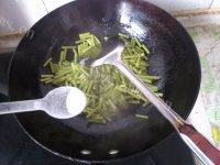 不错的蒜薹鸡蛋做法图解8)