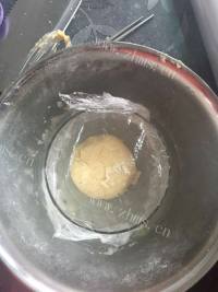 好吃迷你黄油面包卷做法图解3)