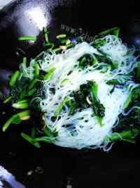 家常菜菠菜炒粉丝做法图解10)