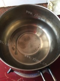 好吃的海参木耳瘦肉汤做法图解4)