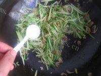家常菜西葫芦炒虾皮做法图解9)