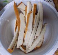 饱满的芹菜炒豆干做法图解3)