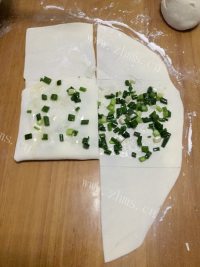 满口清香的葱油饼做法图解18)