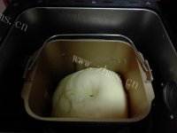 香甜可口的炼奶豆沙包做法图解4)