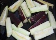 家常菜剁椒粉丝蒸茄子做法图解2)