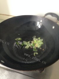 美味食用菌洋葱炒杏苞菇做法图解4)
