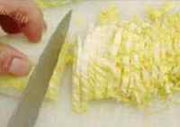 香喷喷的香煎菜肉包做法图解1)