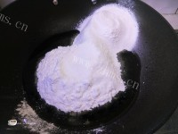 自制广式豆沙月饼做法图解3)