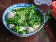 色泽不错的牛肉丸汤面