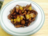 美味的板栗红烧肉