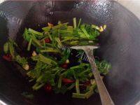 家常菜芹菜炒豆芽做法图解6)