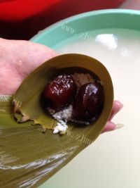 香喷喷的蜜枣粽做法图解6)