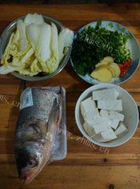 美味的鱼头豆腐汤做法图解1)