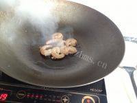香气逼人的西葫芦炒虾仁做法图解4)