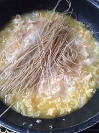 美味银耳炖粉做法图解5)