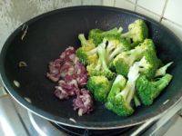 好吃不腻的西兰花炒牛肉做法图解8)