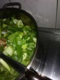美味的青菜炒香菇做法图解5)
