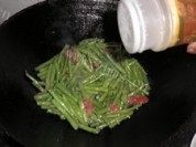 美味的豇豆炒香肠