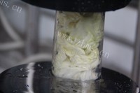 健康的苹果白菜汁做法图解7)