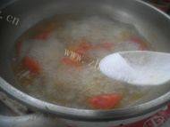 美味西红柿土豆鸡蛋汤做法图解10)