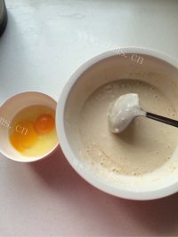 自制鸡蛋牛奶饼做法图解1)