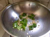 芳香四溢的青椒炒猪肝做法图解6)