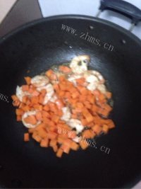 美味的菠萝炒饭做法图解8)
