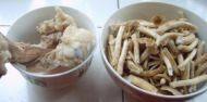 美味的茶树菇猪骨汤做法图解1)