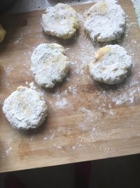 自制土豆泥饼做法图解7)