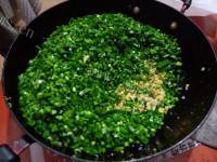 美味韭菜鸡蛋虾米水饺做法图解11)