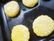甜软的广式五仁月饼做法图解15)