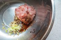 美味荸荠肉丸汤做法图解1)