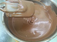 美味的黑巧克力冰激凌做法图解8)