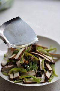 家常菜香辣豆干做法图解7)